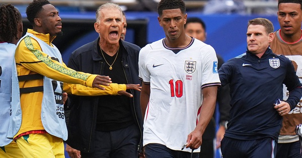 Ngôi sao đội tuyển Anh vi phạm luật mới của FIFA, lại lấy tay che miệng: Nguy cơ nhận án phạt nguội - hình ảnh - j88slot.vip Ngôi sao đội tuyển Anh vi phạm luật mới của FIFA, lại lấy tay che miệng: Nguy cơ nhận án phạt nguội - hình ảnh - j88slot.vip