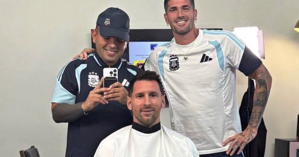 ‘Đối thủ’ của vợ Messi lại gây sốt: Đi cắt tóc cũng không rời thủ quân Argentina nửa bước - hình ảnh - j88slot.vip