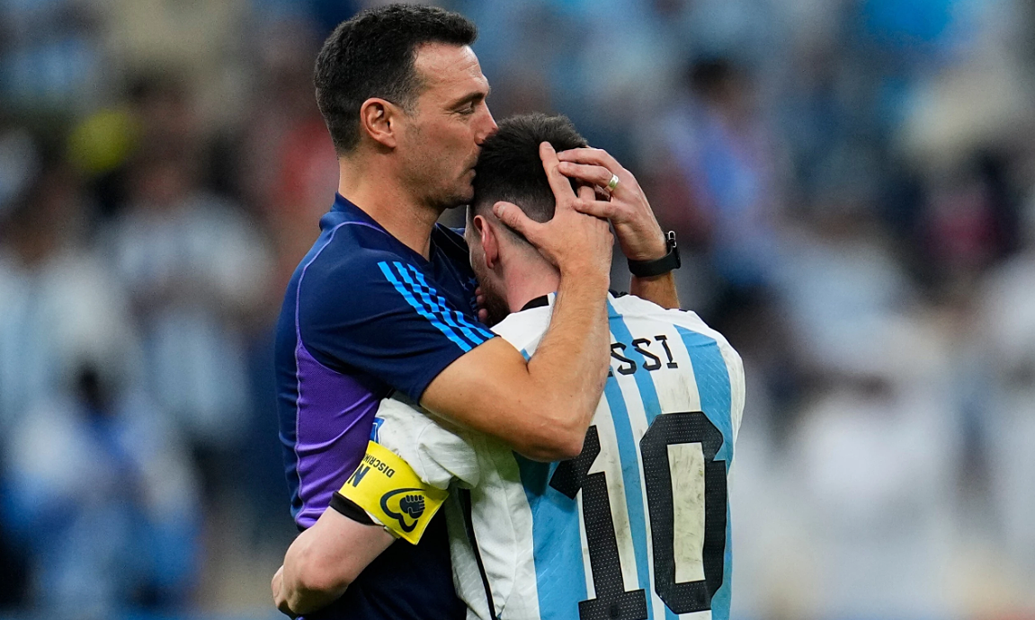 HLV Scaloni: ‘Trước khi ra quyết định, tôi luôn tham khảo Messi’ - hình ảnh - j88slot.vip HLV Scaloni: ‘Trước khi ra quyết định, tôi luôn tham khảo Messi’ - hình ảnh - j88slot.vip