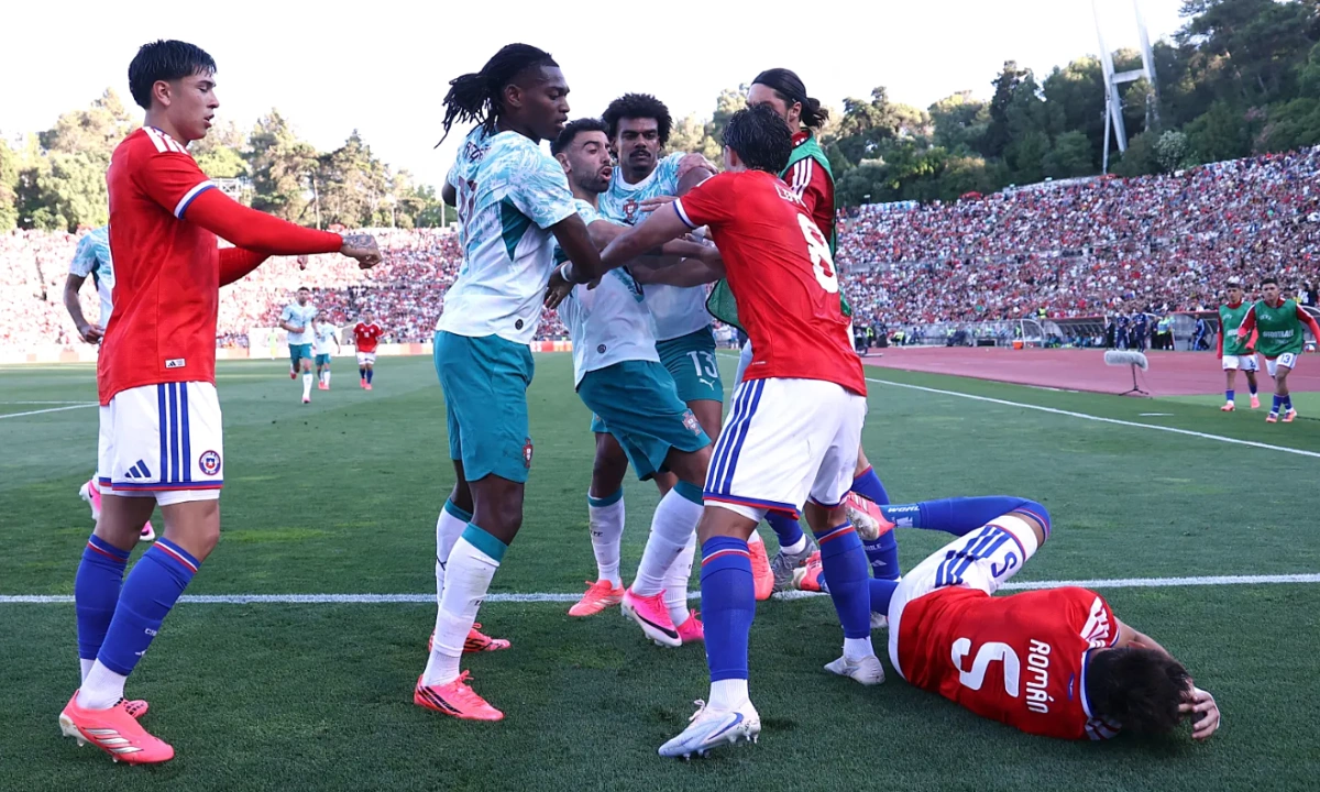 Tiền đạo Bồ Đào Nha tát đối thủ, nhận thẻ đỏ trước thềm World Cup - hình ảnh - j88slot.vip