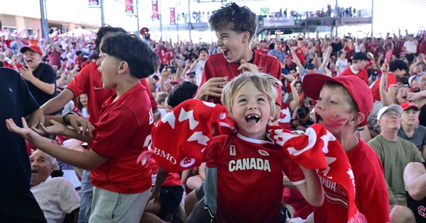 CĐV Canada Mở Hội Sau Chiến Thắng Lịch Sử Tại World Cup 2026 - hình ảnh - j88slot.vip CĐV Canada Mở Hội Sau Chiến Thắng Lịch Sử Tại World Cup 2026 - hình ảnh - j88slot.vip