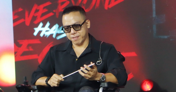 Hoàng Touliver ngồi xe lăn xuất hiện tại fan meeting, J88 đồng hành cùng cộng đồng giải trí - hình ảnh - j88slot.vip