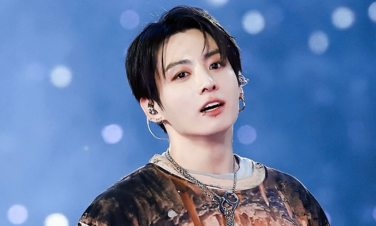Jungkook BTS diện jeans rách của nhà thiết kế Việt trên sân khấu - hình ảnh - j88slot.vip Jungkook BTS diện jeans rách của nhà thiết kế Việt trên sân khấu - hình ảnh - j88slot.vip