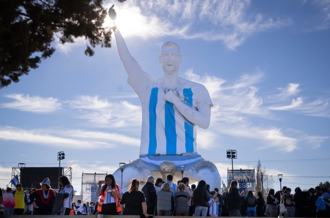 Argentina khánh thành tượng Messi cao 26 mét: góc nhìn mới cho người chơi Việt - hình ảnh - j88slot.vip