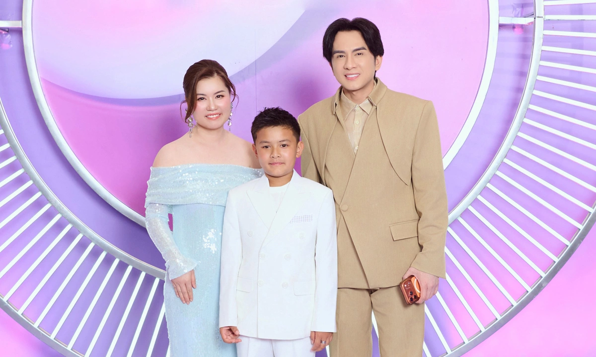 Đan Trường đưa vợ cũ và con trai đi sự kiện: góc nhìn mới cho người chơi Việt - hình ảnh - j88slot.vip Đan Trường đưa vợ cũ và con trai đi sự kiện: góc nhìn mới cho người chơi Việt - hình ảnh - j88slot.vip
