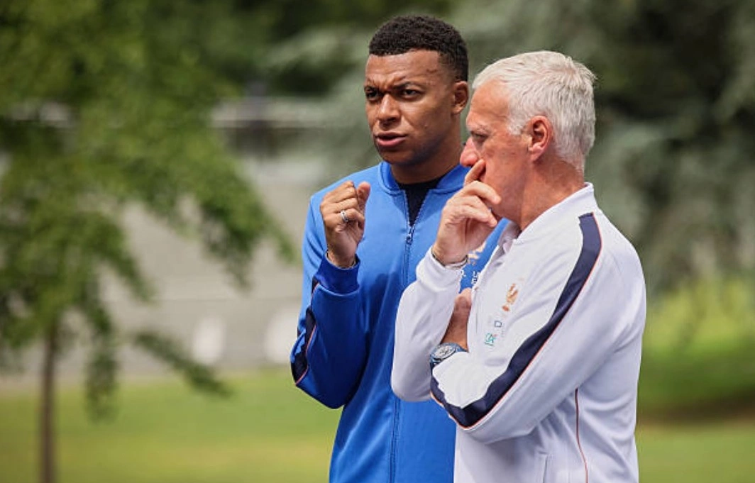 Deschamps: ‘Nhiều HLV cũng ngốc như tôi khi xếp Mbappe đá trung phong’ - hình ảnh - j88slot.vip