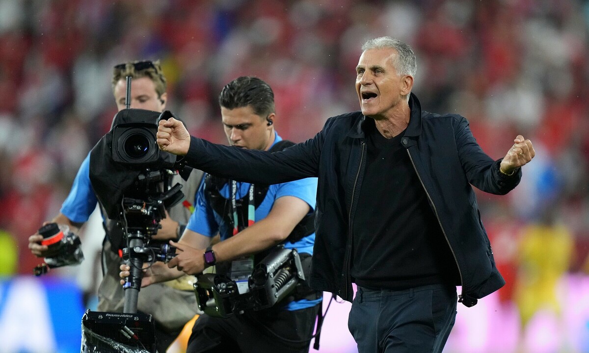 HLV Carlos Queiroz lập kỷ lục ở World Cup: Khi kinh nghiệm đánh bại tuổi tác - hình ảnh - j88slot.vip