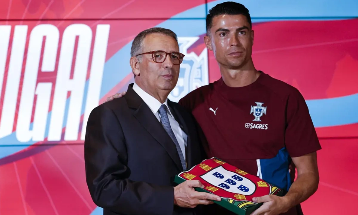 Tổng thống trao quốc kỳ cho Ronaldo, J88 đồng hành cùng giấc mơ vô địch World Cup 2026 - hình ảnh - j88slot.vip