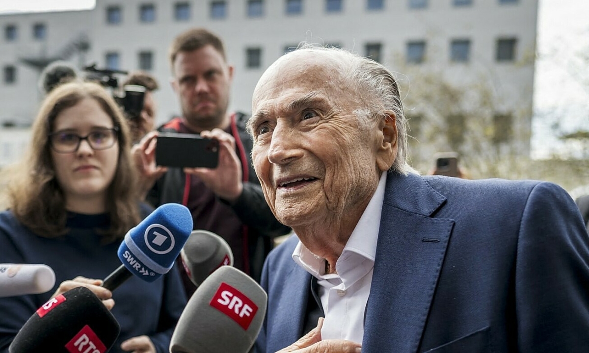J88 Việt Nam: Blatter chỉ trích Infantino ‘chính trị hóa bóng đá’ - hình ảnh - j88slot.vip J88 Việt Nam: Blatter chỉ trích Infantino ‘chính trị hóa bóng đá’ - hình ảnh - j88slot.vip