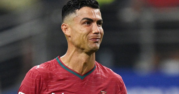 Ronaldo nghẹn ngào chia tay World Cup: Khoảnh khắc khiến triệu fan Việt xót xa - hình ảnh - j88slot.vip