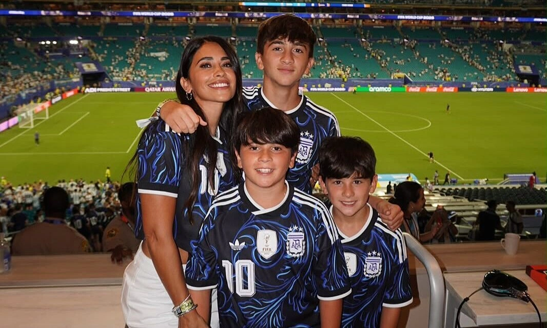 Vợ Messi cổ vũ cuồng nhiệt sau chiến thắng: Cảm hứng cho người hâm mộ cá cược thể thao - hình ảnh - j88slot.vip Vợ Messi cổ vũ cuồng nhiệt sau chiến thắng: Cảm hứng cho người hâm mộ cá cược thể thao - hình ảnh - j88slot.vip