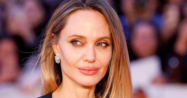 J88 mới nhất 2026: Angelina Jolie từ chối chia sẻ hồ sơ thuế với Brad Pitt giữa tranh chấp tài sản - hình ảnh - j88slot.vip