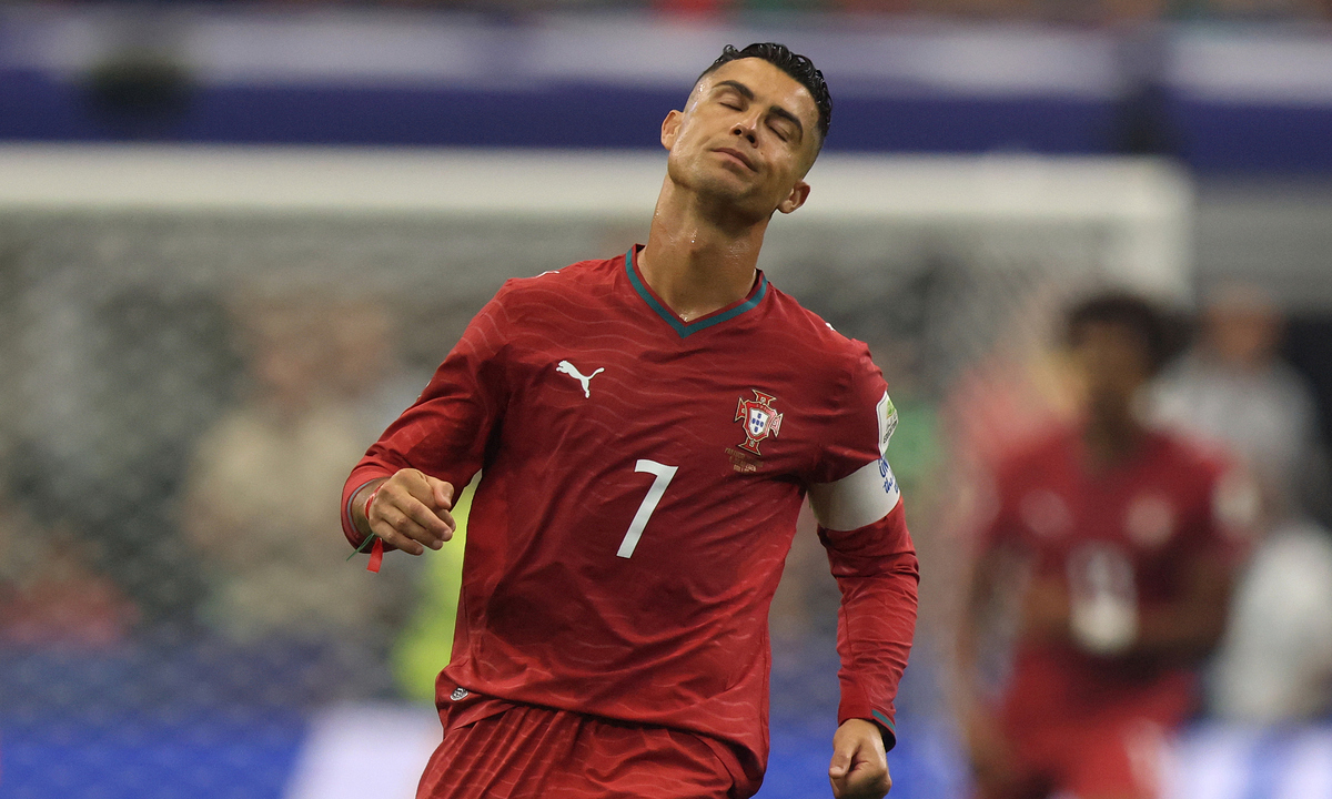 Ronaldo So Sánh Euro Với World Cup: Cơ Hội Vàng Cho Fan Cược Bóng Đá Trên J88 - hình ảnh - j88slot.vip Ronaldo So Sánh Euro Với World Cup: Cơ Hội Vàng Cho Fan Cược Bóng Đá Trên J88 - hình ảnh - j88slot.vip