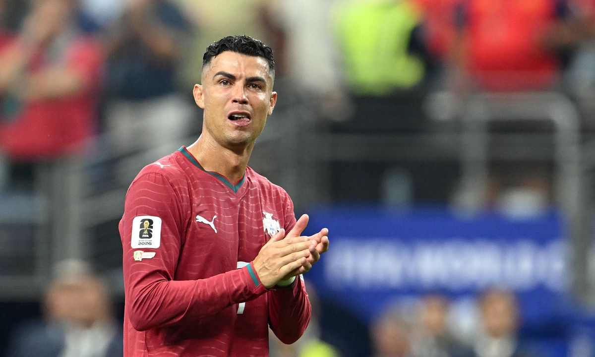 Ronaldo bật khóc chia tay World Cup 2026: Khoảnh khắc xúc động của huyền thoại - hình ảnh - j88slot.vip